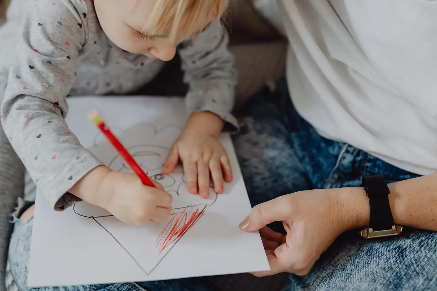 Child drawing in art therapy to process bullying at Young Sprouts Therapy in Thornhill