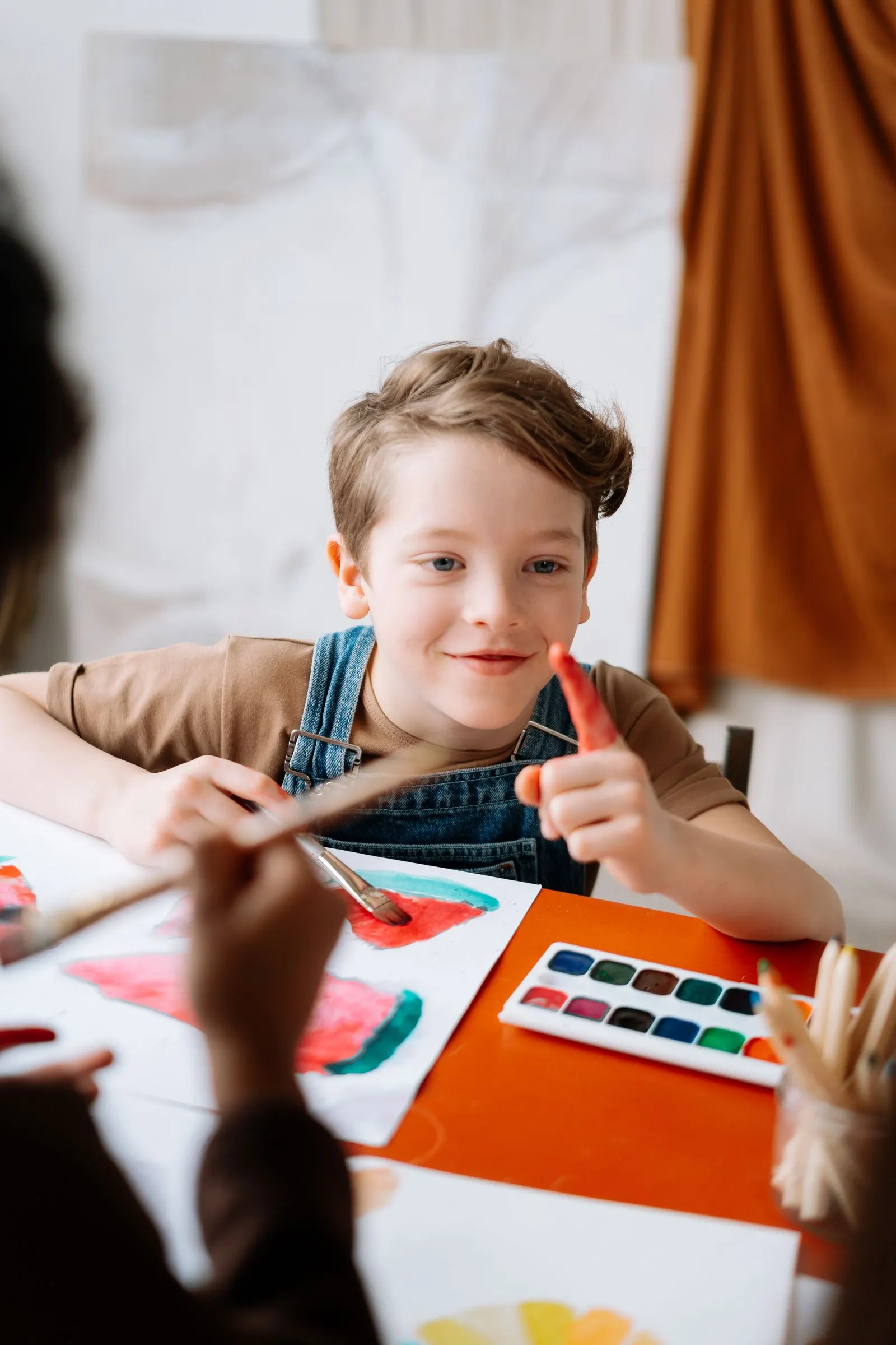 Child painting during art therapy for grief at Young Sprouts Therapy in Thornhill