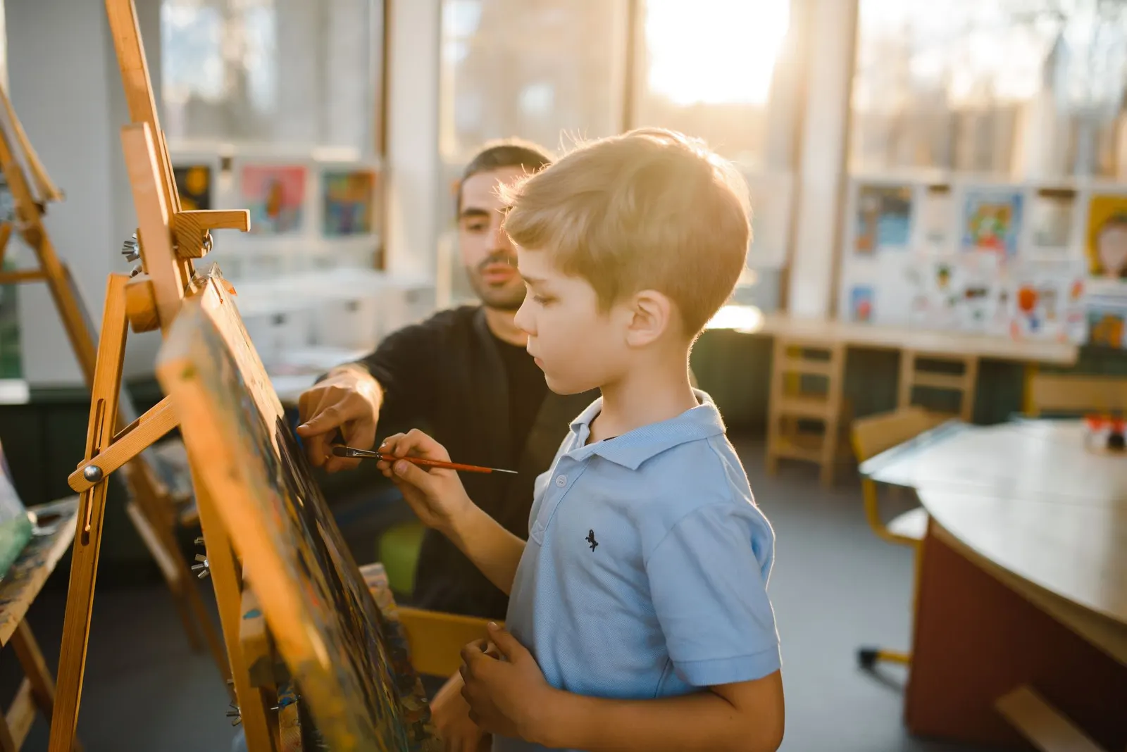 Child creating art with a therapist during an art therapy session in Thornhill